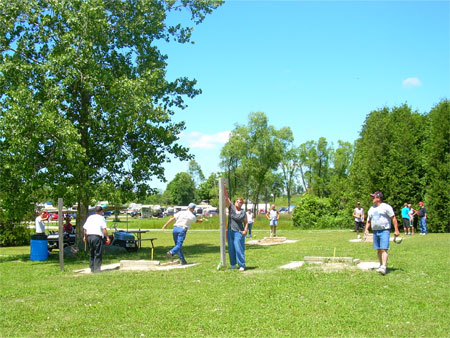 Horse-shoe competition