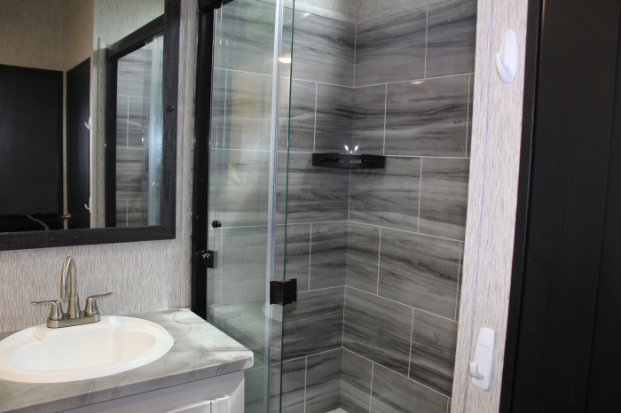 2023 Hampton large shower