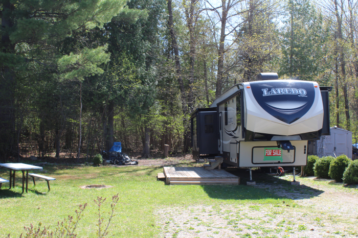 2018 Keystone Laredo 38 ft Fifth Wheel