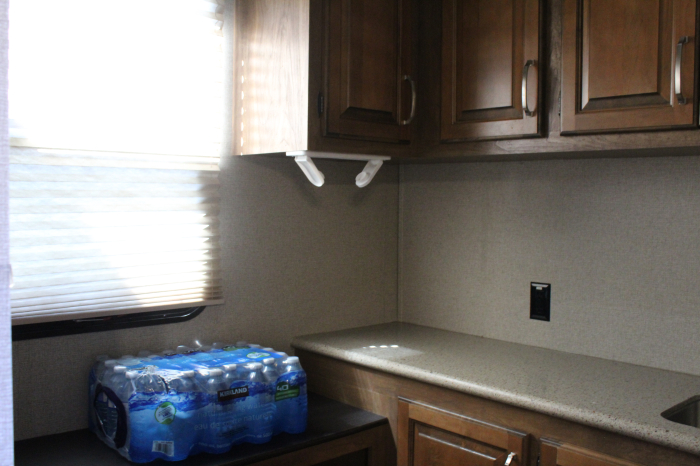 2018 Keystone Laredo 38 ft Fifth Wheel lg walk in pantry wet bar