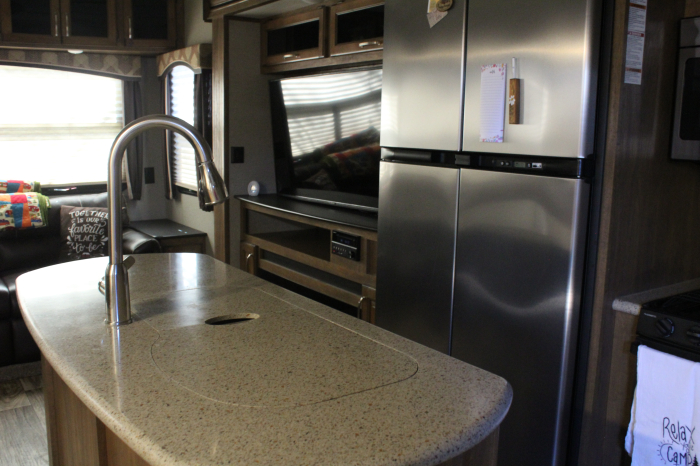 2018 Keystone Laredo 38 ft Fifth Wheel Kitchen island counter top TV