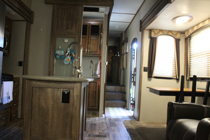 2018 Keystone Laredo 38 ft Fifth Wheel Kitchen lg fridge