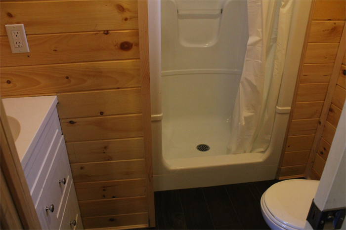 Large Cottager Rental Unit - Bathroom
