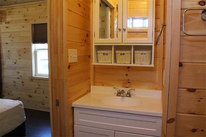 Large Cottager Rental Unit - Vanity